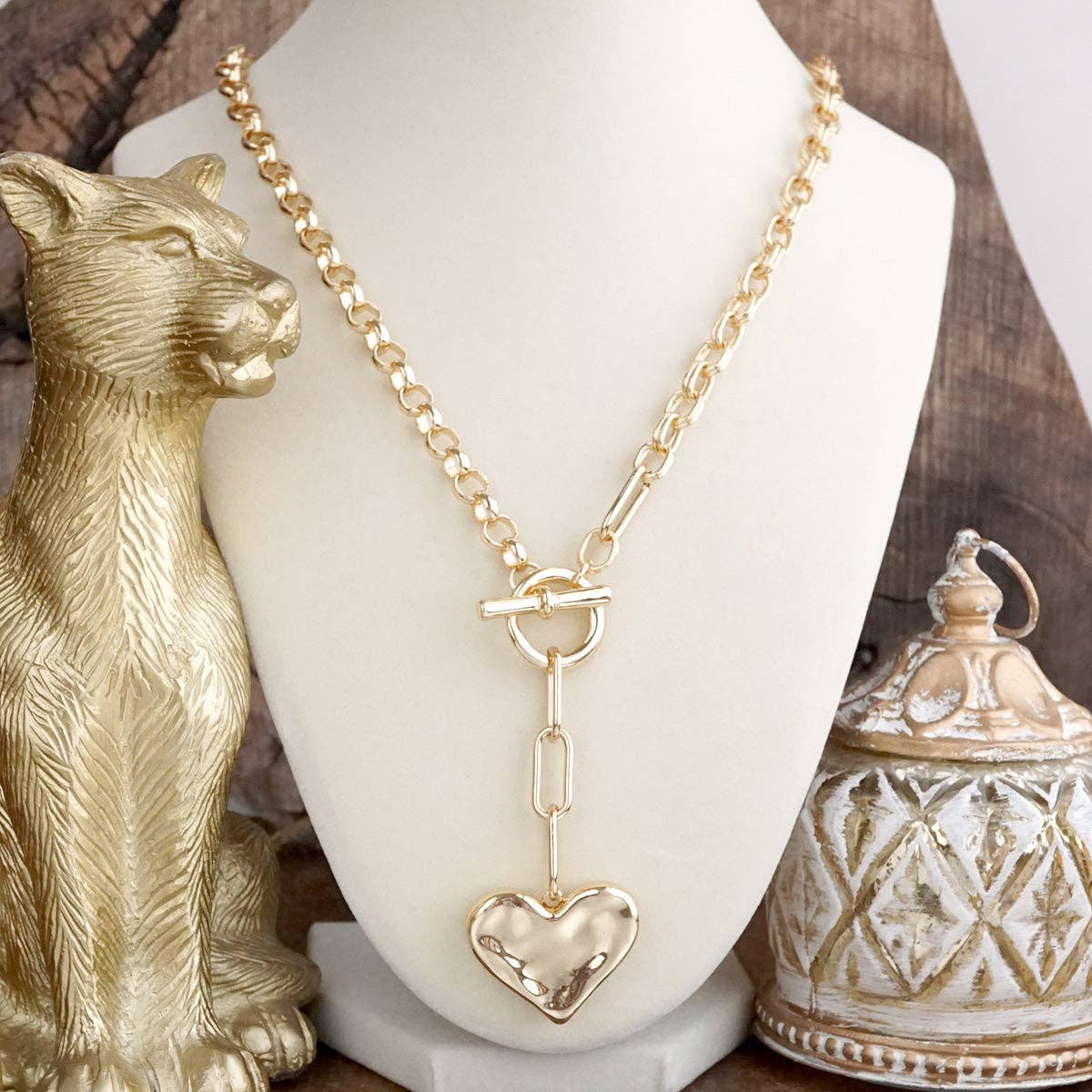 Heartline Glow – Hammered Heart Lariat Necklace in Gold