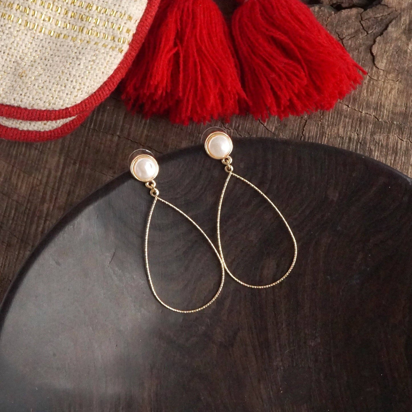 Teardrop with a pearl dangle earrings 7576