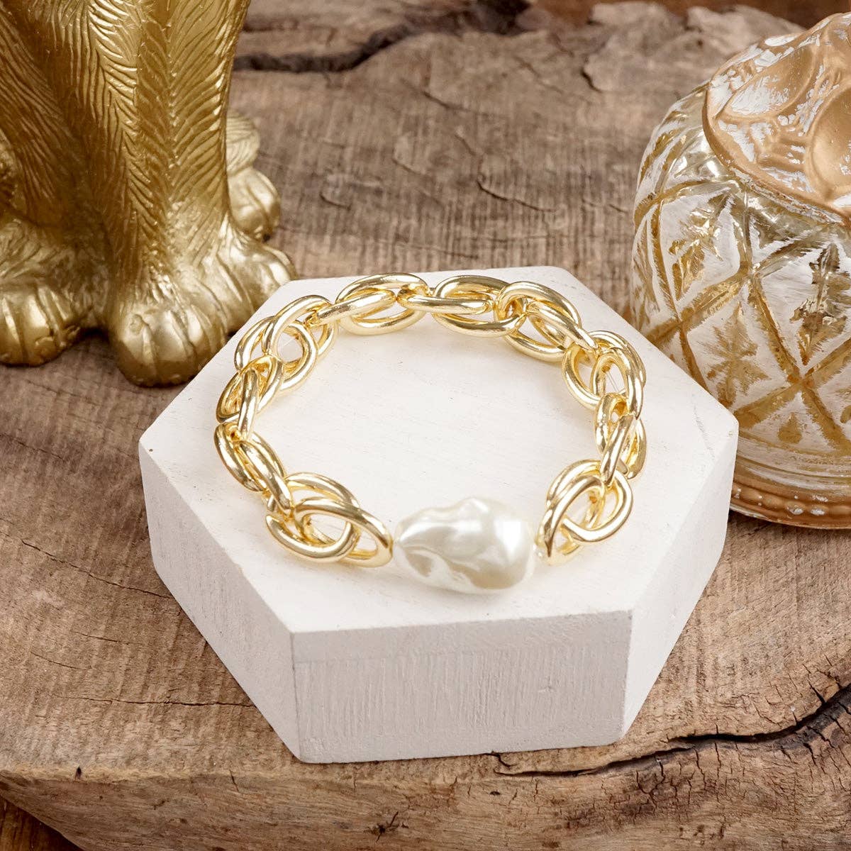 Chunky Stretch Bracelet with Sculpted Pearl Bead 1633