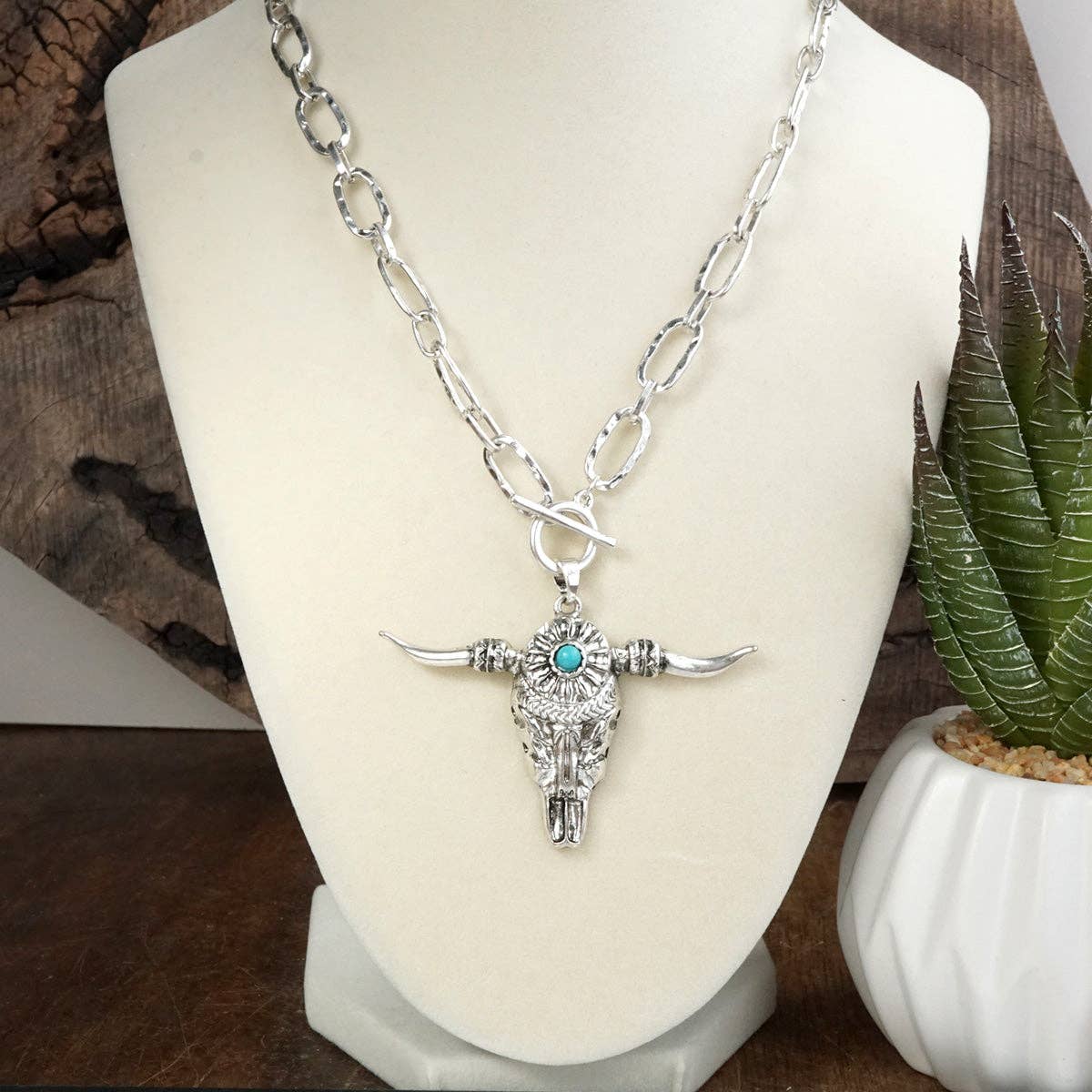 Western Spirit – Hammered Paperclip Chain Necklace with Steer Head Pendant