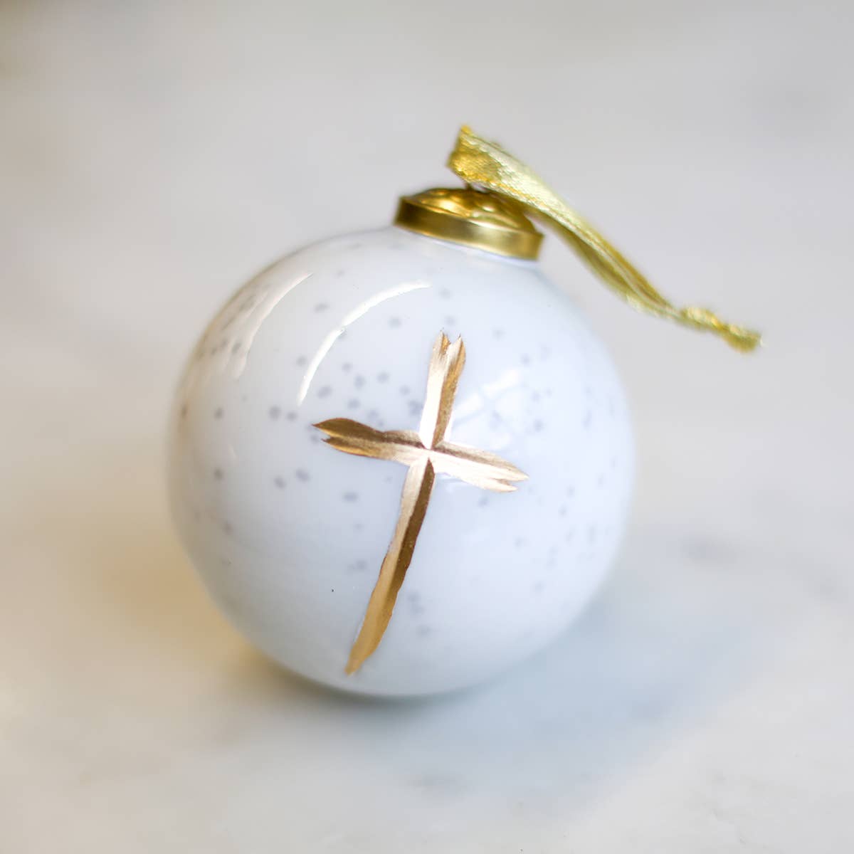 Cruix Glass Ball Ornament   White/Gold   4"