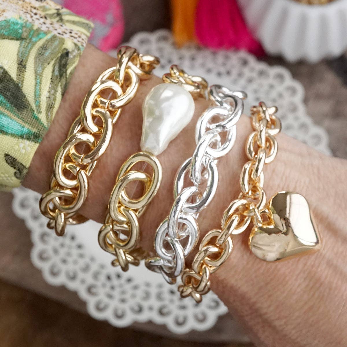 Chunky Stretch Bracelet with Sculpted Pearl Bead 1633