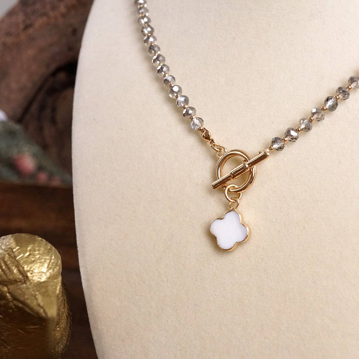 Mother of Pearl Clover Pendant 1022
