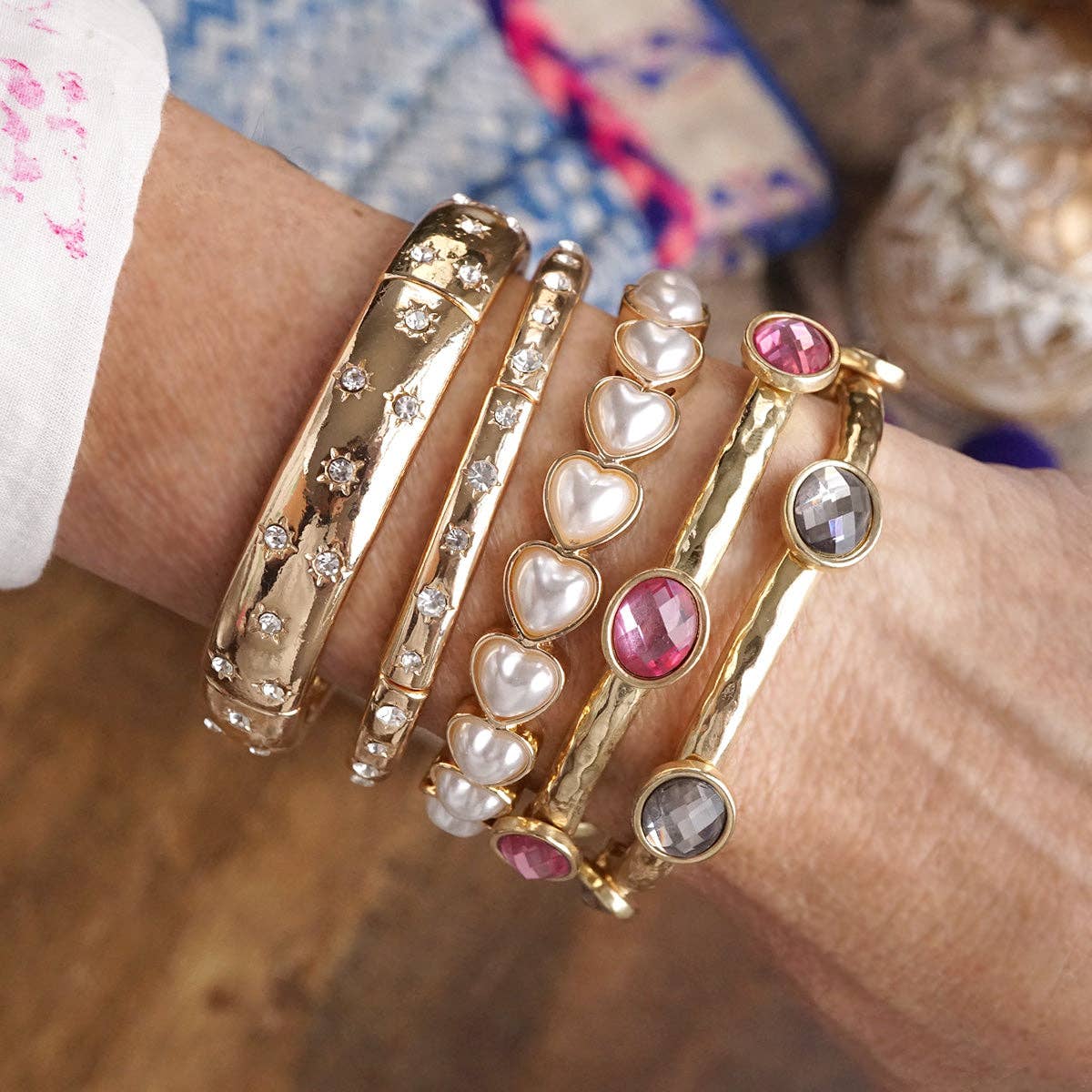 Soft Devotion – Pearlized Puffy Heart Toggle Chain Bracelet in Gold