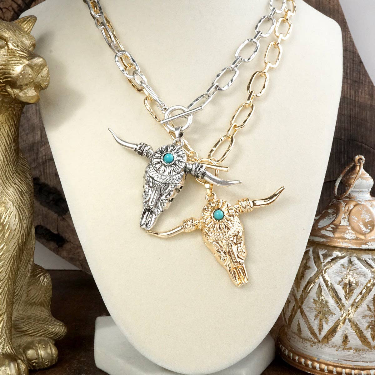 Western Spirit – Hammered Paperclip Chain Necklace with Steer Head Pendant