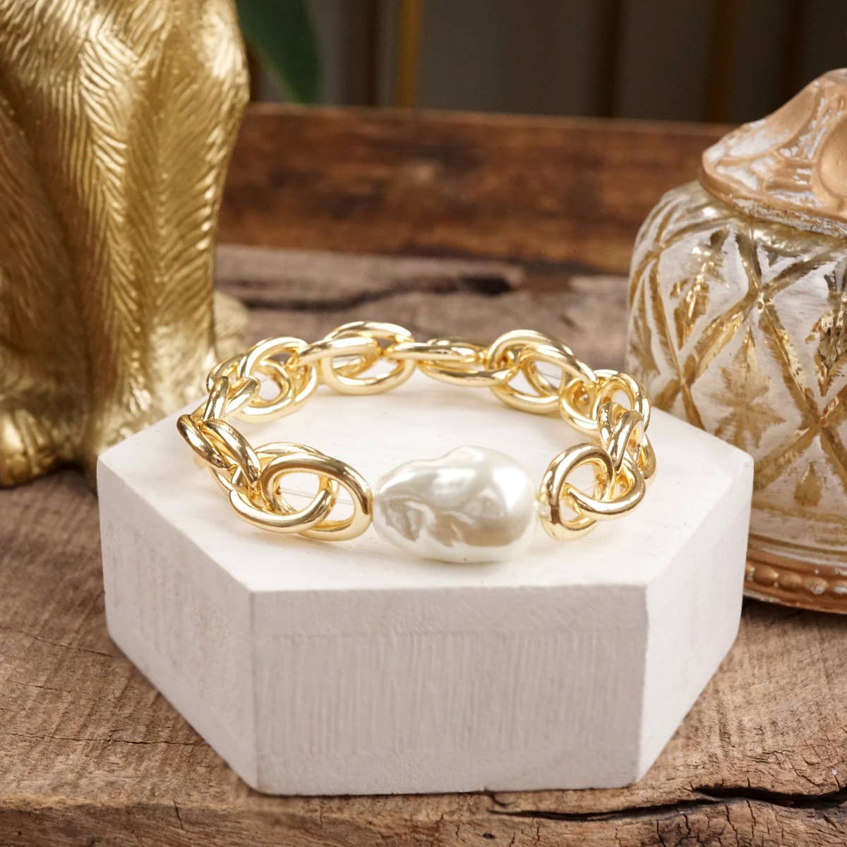 Chunky Stretch Bracelet with Sculpted Pearl Bead 1633