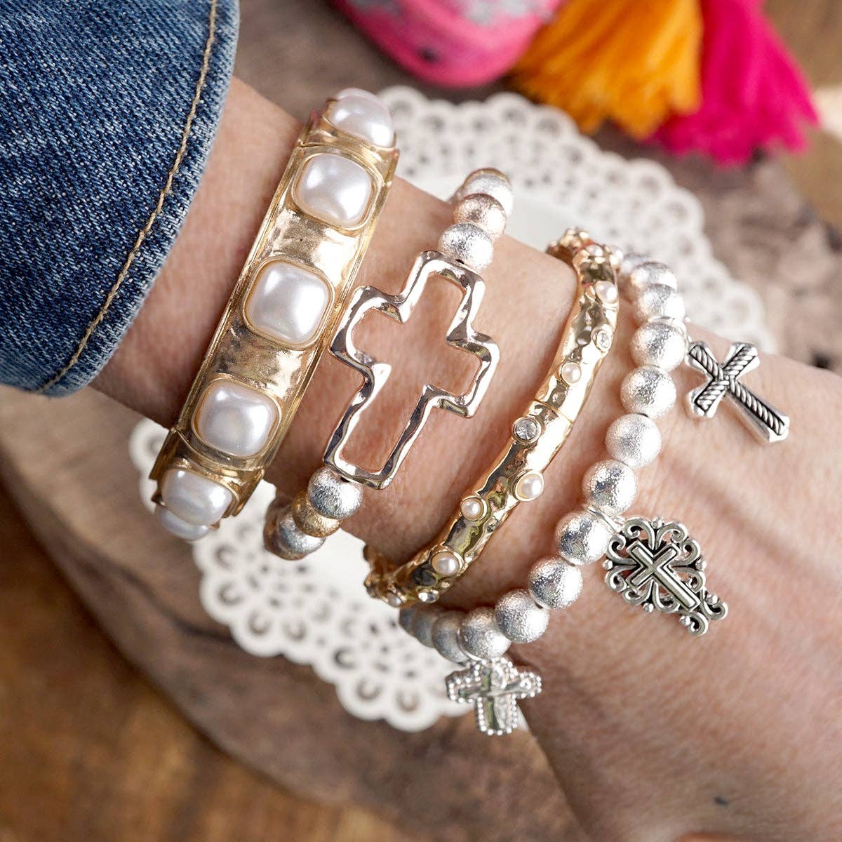 Faithful Path – Cross Charm & Beaded Stretch Bracelet